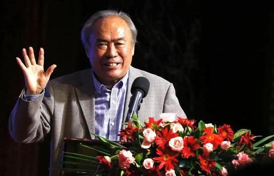 ” 郭帆呼吁重视人工智能:也许能让中国电影弯道超车 2023-08-30 近日，在第六届中国电影新力量论坛上，电影《流浪地球》系列导演郭帆呼吁重视人工智能核心技术，他认为未来电影从创作到拍摄、后期、宣发，可能都会有人工智能的介入。